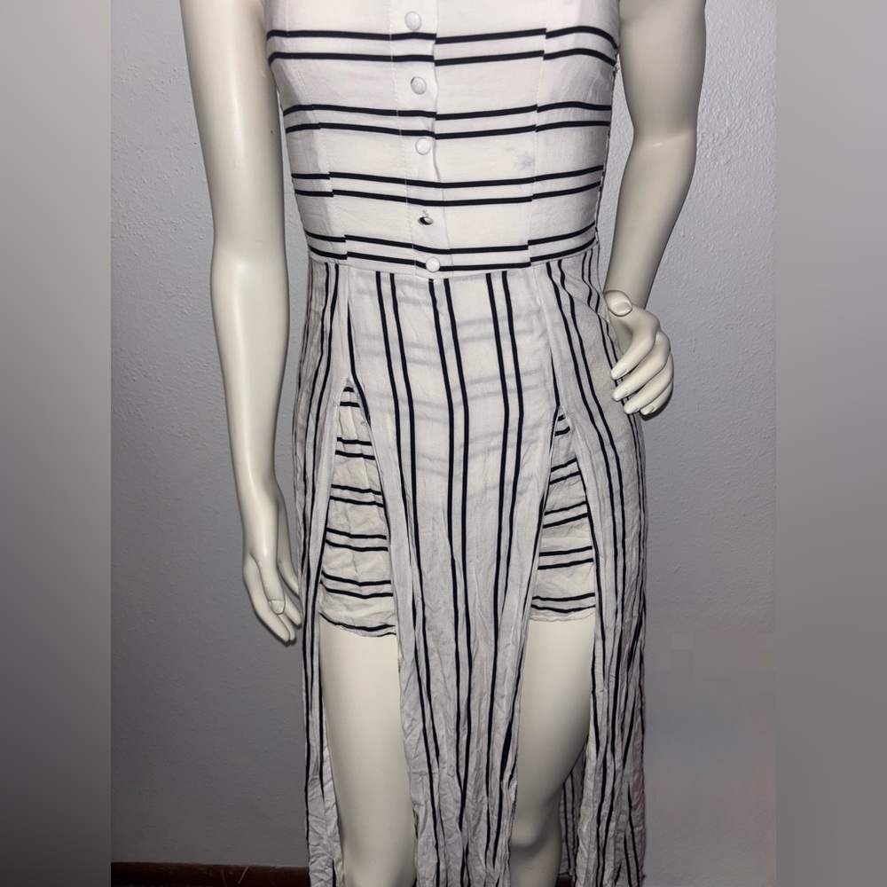 🔒 ✨ Showpo White & Black Striped Cutout Romper | Size 8| Summer Romper.